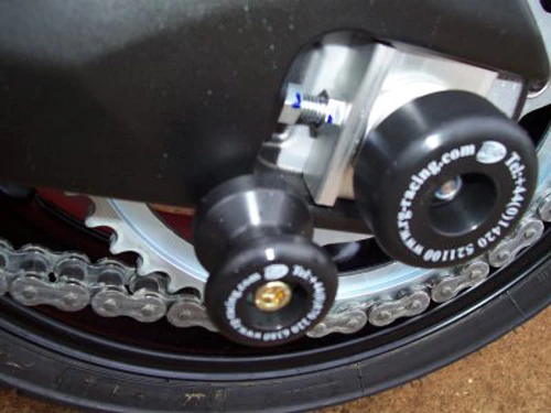 R&G SP0015BK Rear Axle Sliders For Yamaha FZ1 (2006-current)